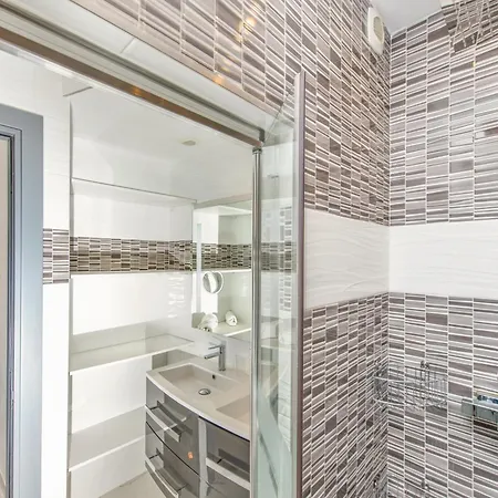 Appartamento 5 Min De Monaco - Trois Pieces - Parking - Df *